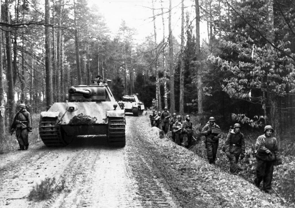 German Grenadiere and Pz.Kpfw. V advance during the Battle of Bautzen, the last German victory in WWII. Saxony, April 1945
