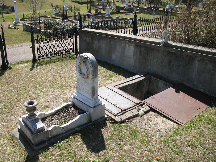 In 1871, this 10 year old girl’s grave was built with easy access stairs so that her mother could comfort her during storms.