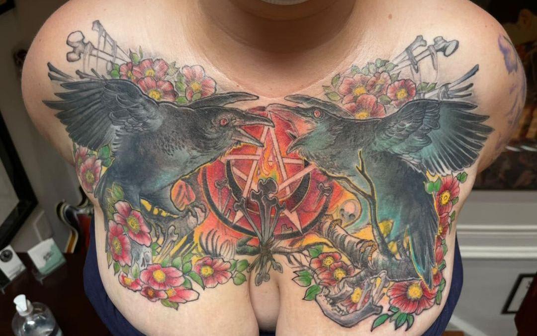 Thought you all would enjoy my wicked new chest piece ⭐🌙