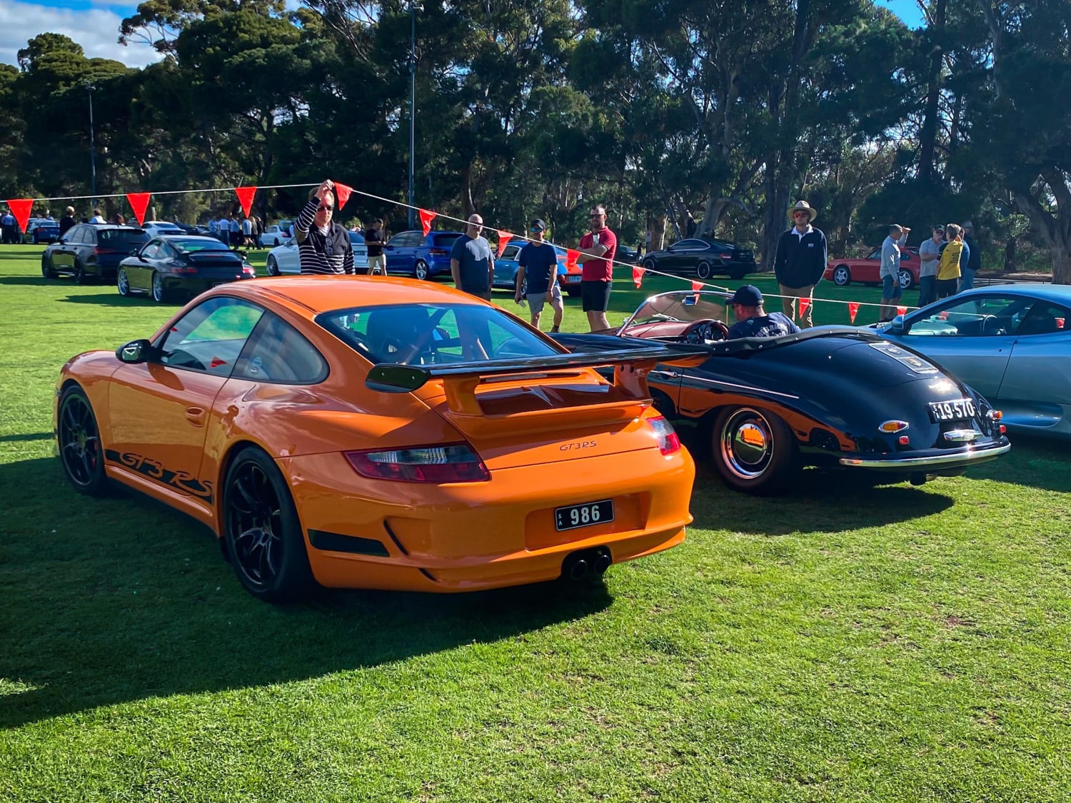 Not the first time I’ve seen this duo but i can never get sick of it! So which would you take? Porsche 997 GT3 RS or an authentic 1957 Porsche 356 Speedster