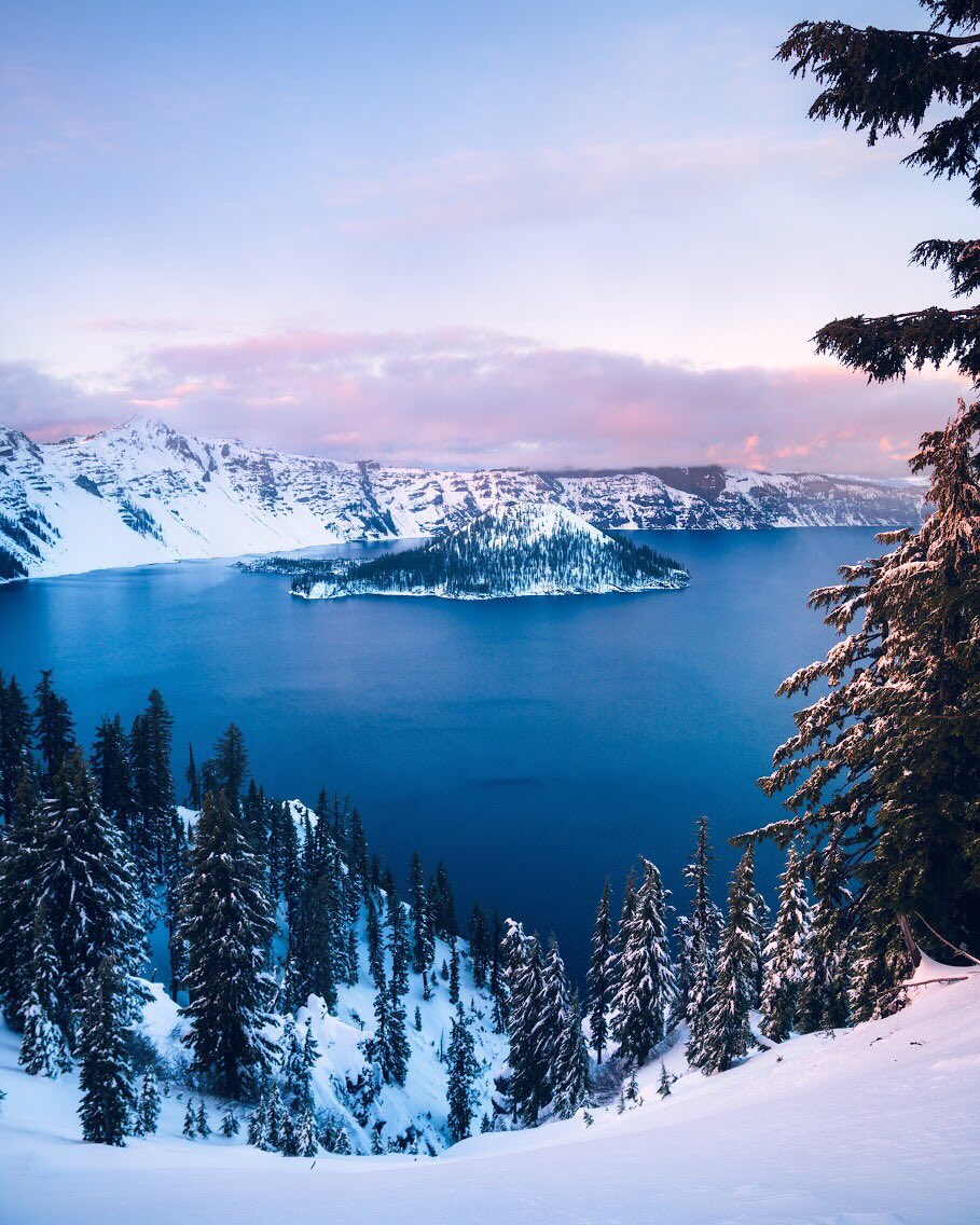 We interrupt your evening to bring you this gorgeous moment @CraterLakeNPS. Pic by Albert Yang