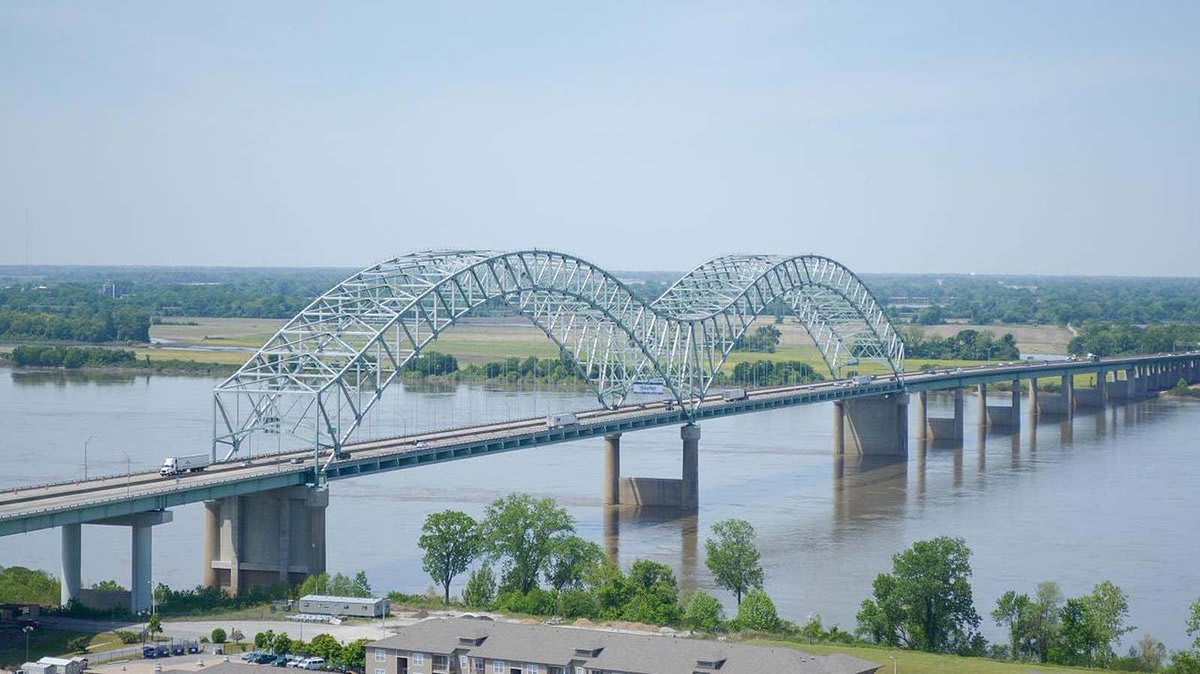 Structural Crack Closes Mississippi River Interstate Bridge Indefinitely