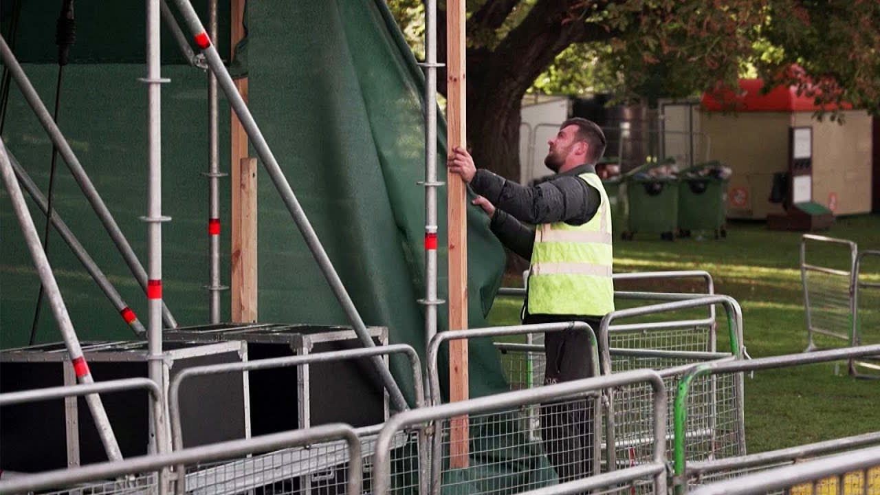 London Begins to Clean Up After Queen Elizabeth’s Funeral