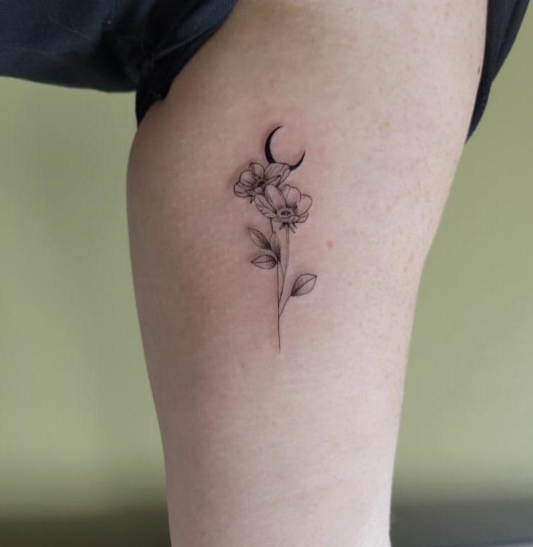 I got my first visible tattoo today! The wildflowers are a nod to a Dolly Parton song and the crescent moon represents fully embracing my inner witch, which has brought me a lot of joy and community in the past few years.