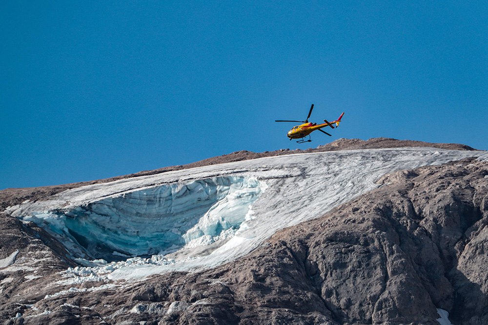 The scene following a deadly iceavalanche in the Italian #Alps.