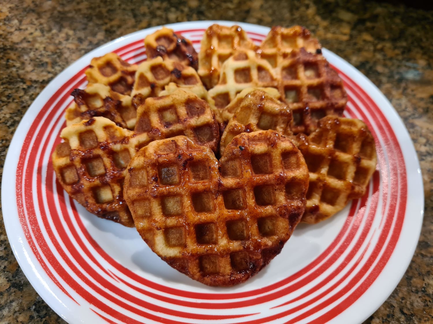 [Homemade] Cinnamon sugar filled croffles (croissant waffles)