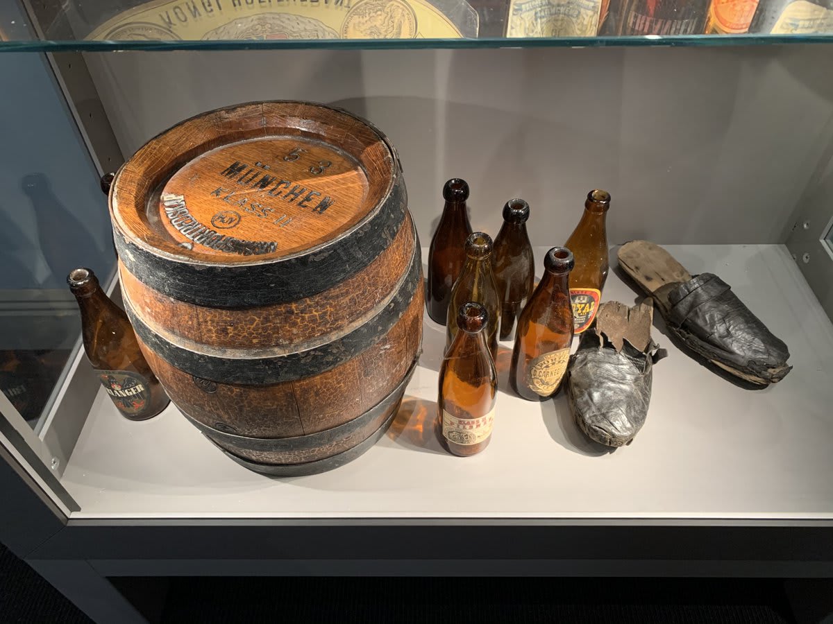 Another moment for InternationalBeerDay - Some brewery items from Stockholm Stadsmuseet, a bottle stacking game to simulate the pace of workers, a model of Münchenbryggeriet and the real thing on a very murky day last year.