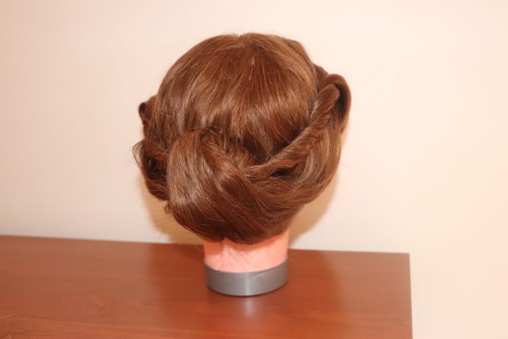 Mix Styling With A Messy Bun Hairstyle Up Styles 2019