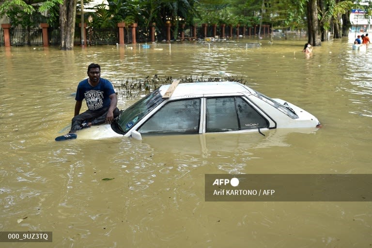 14 dead, 70,000 displaced in Malaysian floods AFP Arif KARTONO