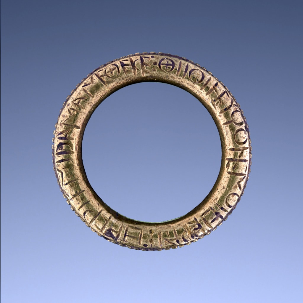 "One ring to rule them all…" HobbitDay This isn't from Lord of the Rings, but it comes close. The front of this gold ring is inscribed in Greek: "Havriknidas [or perhaps Aphrikanidas] dedicated [this ring] to the white-armed goddess, Hera."