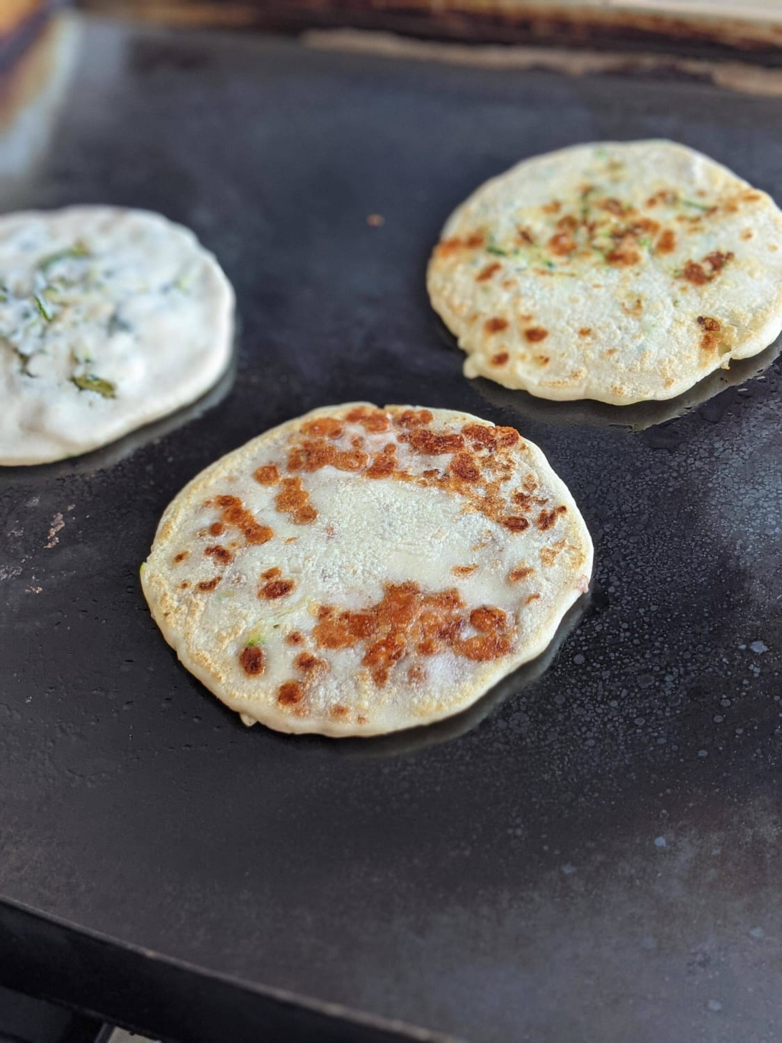 [I Ate] Pupusas! Frijole con queso y calabacínitas con queso. Beans and Cheese and Zucchini and Cheese. LA street food