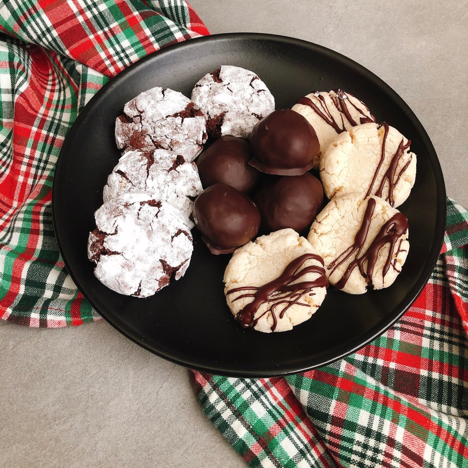 Tried to make some of my grandma’s classic Christmas goodies vegan and gluten free!! I present to you chocolate crinkle cookies, chocolate peanut butter balls, and shortbread cookies ☺️ hope I did her proud!