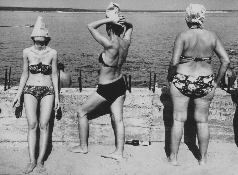 Sunbathers. Photo by Mikhail Ladeyshchikov, USSR, 1980s.