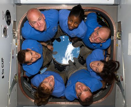 Space Shuttle Discovery launched OTD 2010 on mission STS-131 to the @Space_Station. Led by the late Alan Poindexter, it was the last Shuttle mission to be flown with a crew of 7 (pictured here in the Cupola at the ISS).