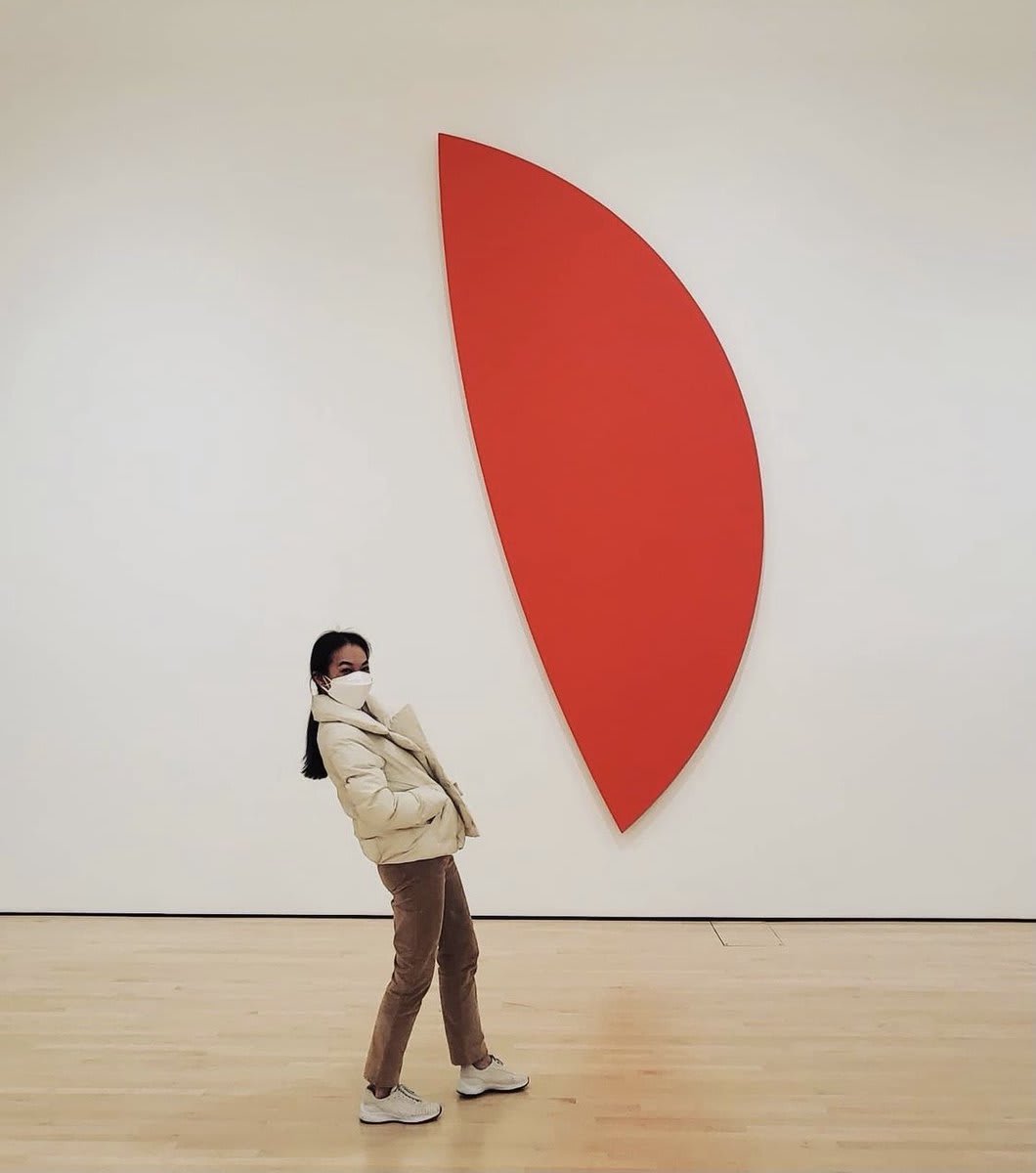 Leaning into the weekend with Ellsworth Kelly's "Red Curves," (1996). 📸: Instagram user aeung123 🔗 Plan your visit safely this weekend: https://t.co/7bAXENYcPH See Kelly's works on Floor 4 as part of 𝘼𝙥𝙥𝙧𝙤𝙖𝙘𝙝𝙞𝙣𝙜 𝘼𝙢𝙚𝙧𝙞𝙘𝙖𝙣 𝘼𝙗𝙨𝙩𝙧𝙖𝙘𝙩𝙞𝙤𝙣.