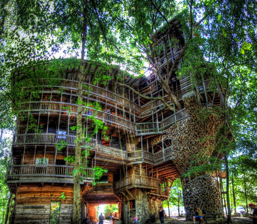 In the 90s, Harold Burgess built the world's largest treehouse in Crossville, Tennessee. He claimed God told him to build it, and it took 12 years to complete. The 97 foot tall structure had five stories, 80 rooms, classrooms, kitchens and bedrooms. In 2019 the whole thing burned down in 15 minutes.