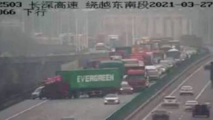 Truck carrying Evergreen container causes traffic jam in China: picture goes viral