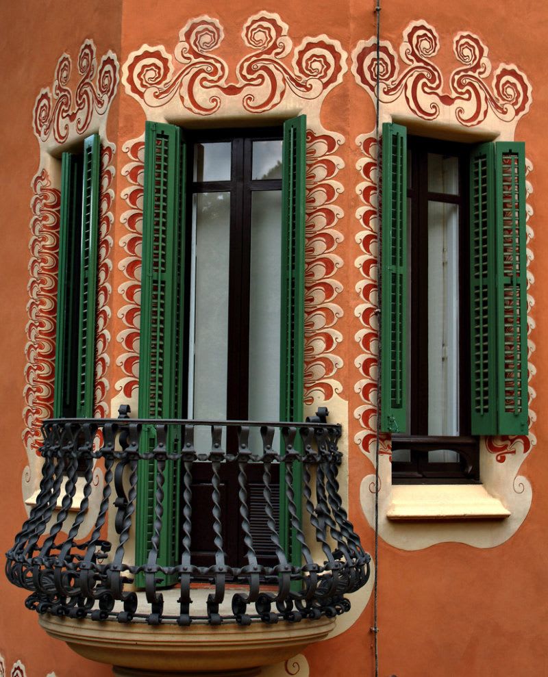 Cele mai frumoase balcoane de la Barcelona, care te îndeamnă să cânți serenade - Calatorul