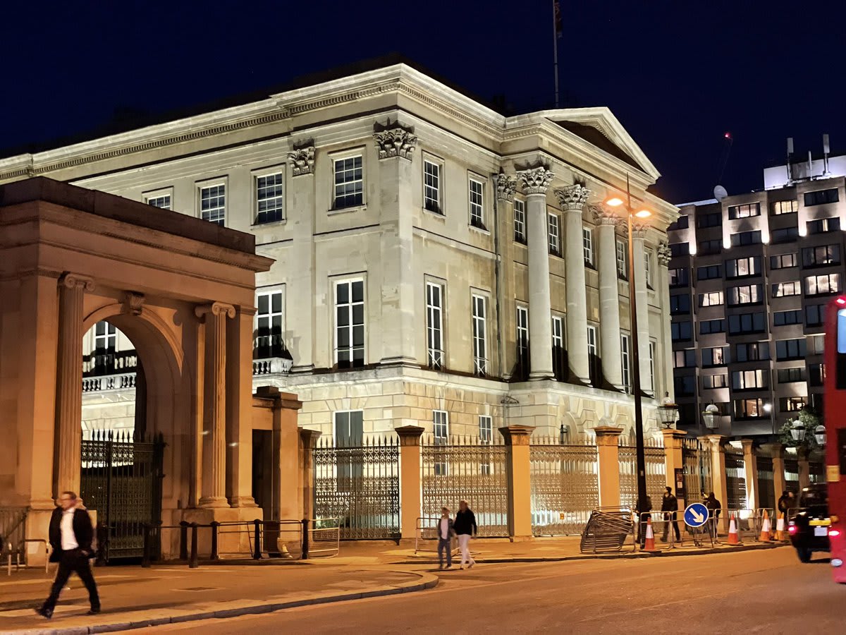 Apsley House looking spectacular in the twilight. ‘Number 1 London’ - it was the London home of the Duke of Wellington - it’s fairly spectacular inside too!
