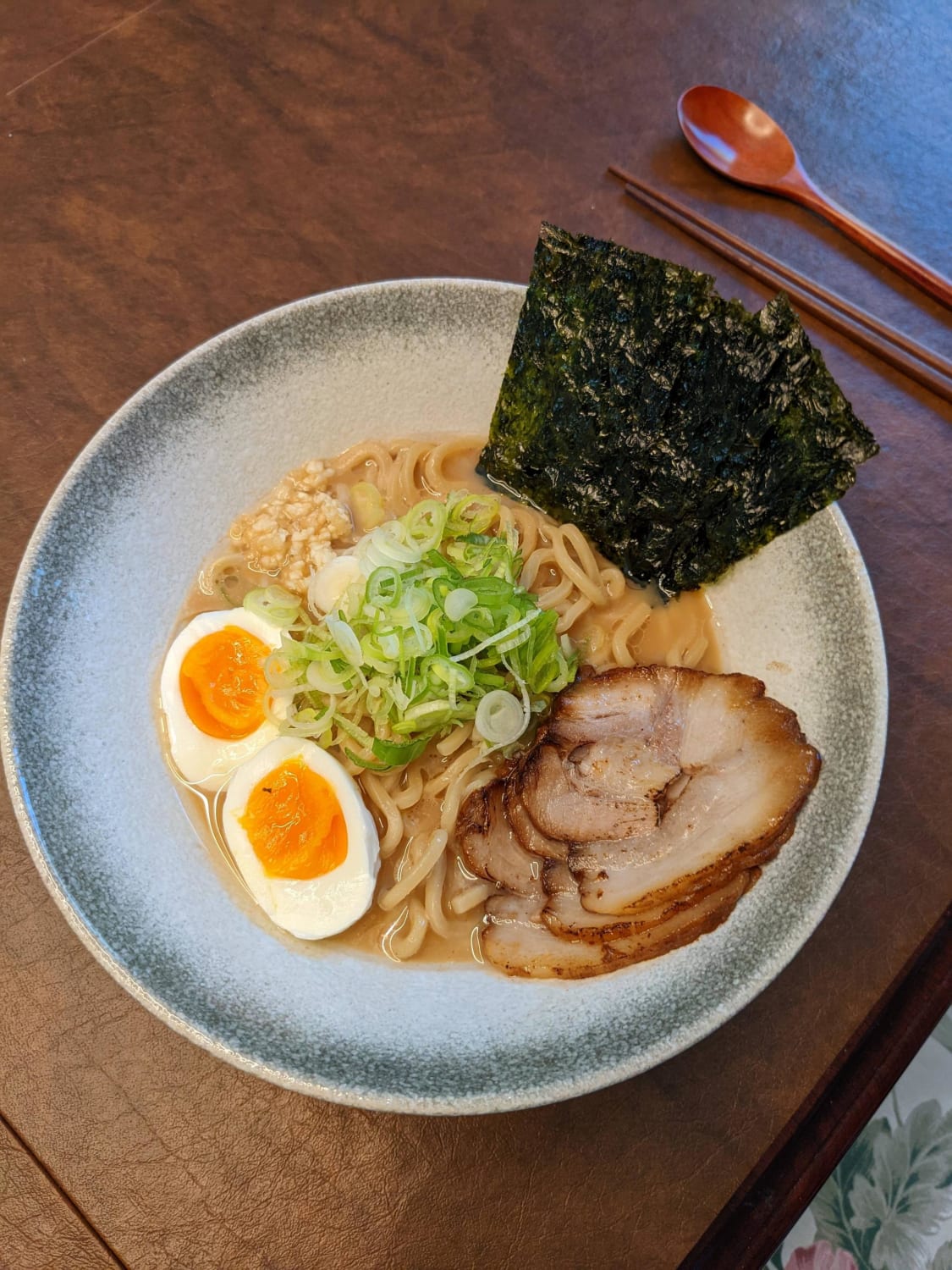 Soo good. Jiro style garlic shoyu ramen (Sun Noodles). Topped with chashu, soft-boiled egg, nori, minced garlic, and scallions. Not quite instant, but also not entirely homemade.