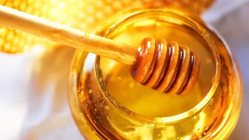 Honey may be better at treating cold symptoms, particularly cough frequency and severity, than over-the-counter medicines, finds a new Cochrane review