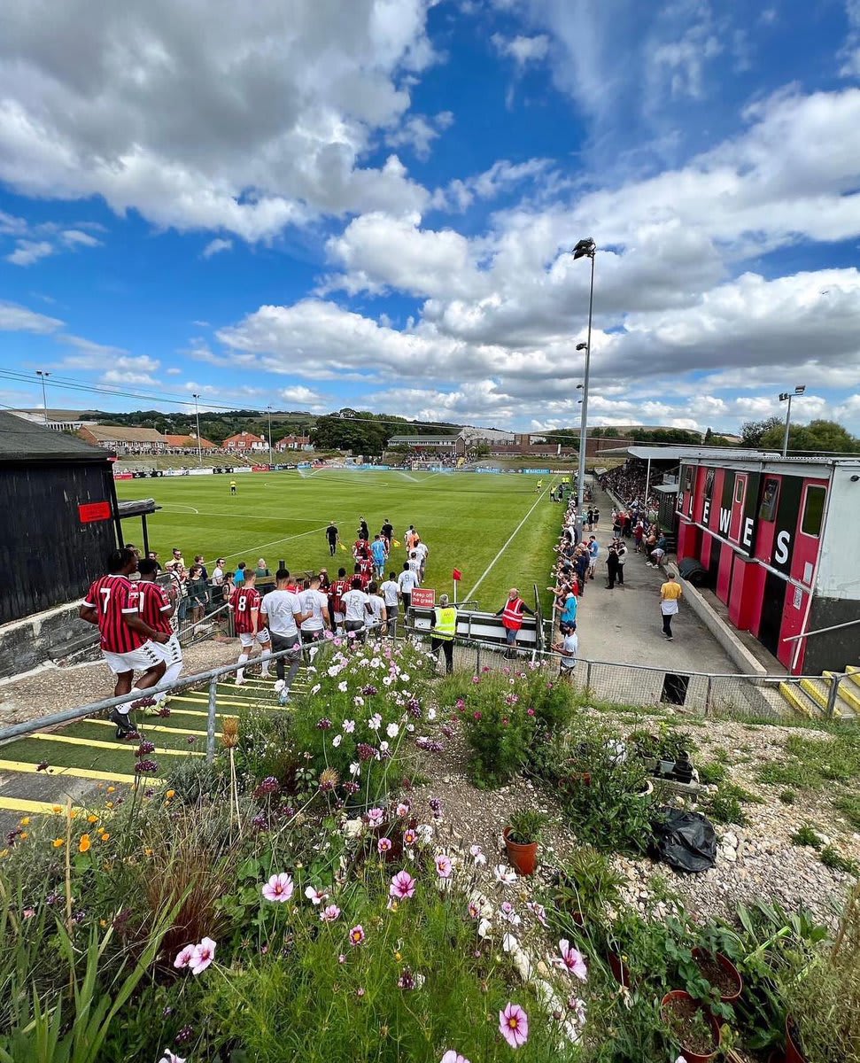 Please enjoy these calming photos of @DannyLast’s visit to @LewesFCMen, as a post bank holiday palate cleanser. Deep breath. You can do this.
