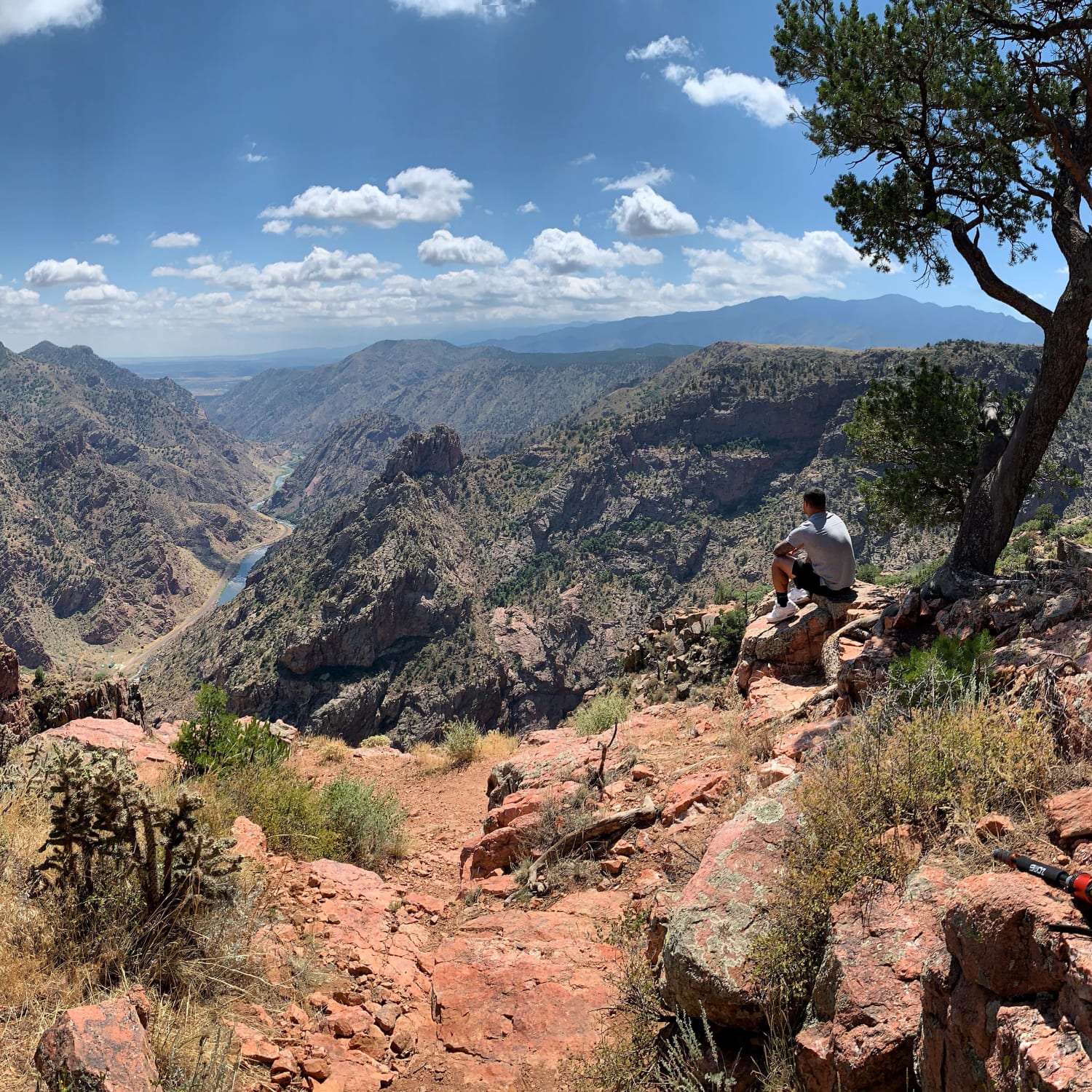 Royal Gorge, Colorado, USA; sometimes when you’re adulting you can stumble upon some great views and it’s best to just sit and take it all in. ⛰