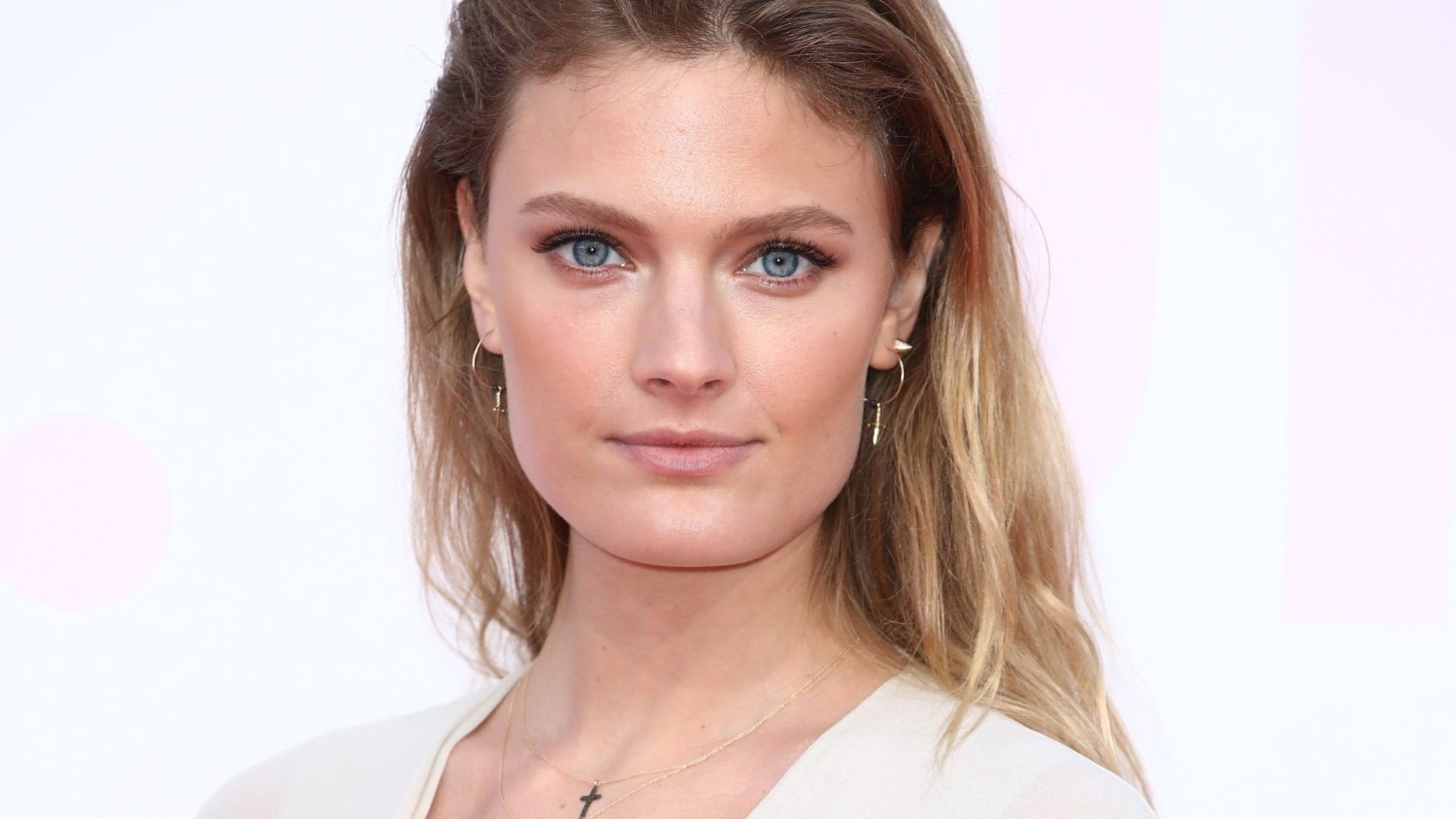 What does English top Constance Jablonski's summer sports routine look like?
