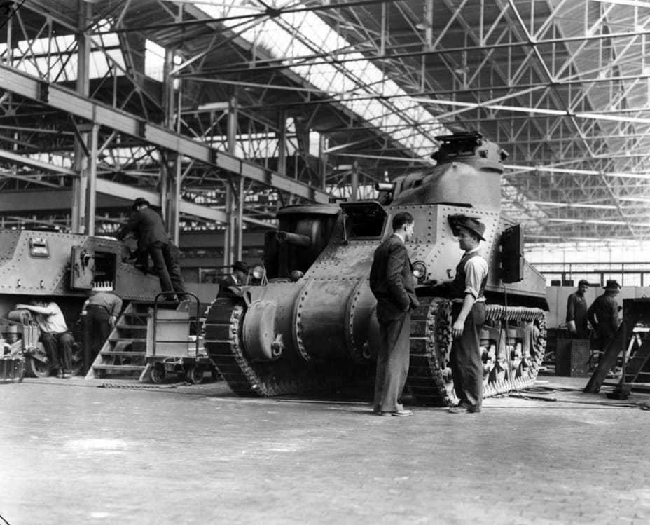 Assembly of Medium Tanks M3 at the Detroit Arsenal. 1941