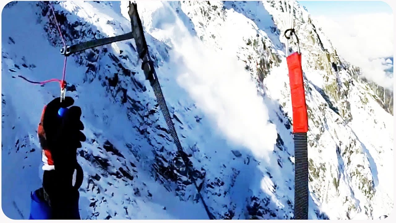 Incredible Paraskiing Causes Avalanche