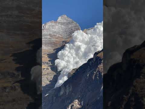 [Loud] Insane Avalanche in Nepal