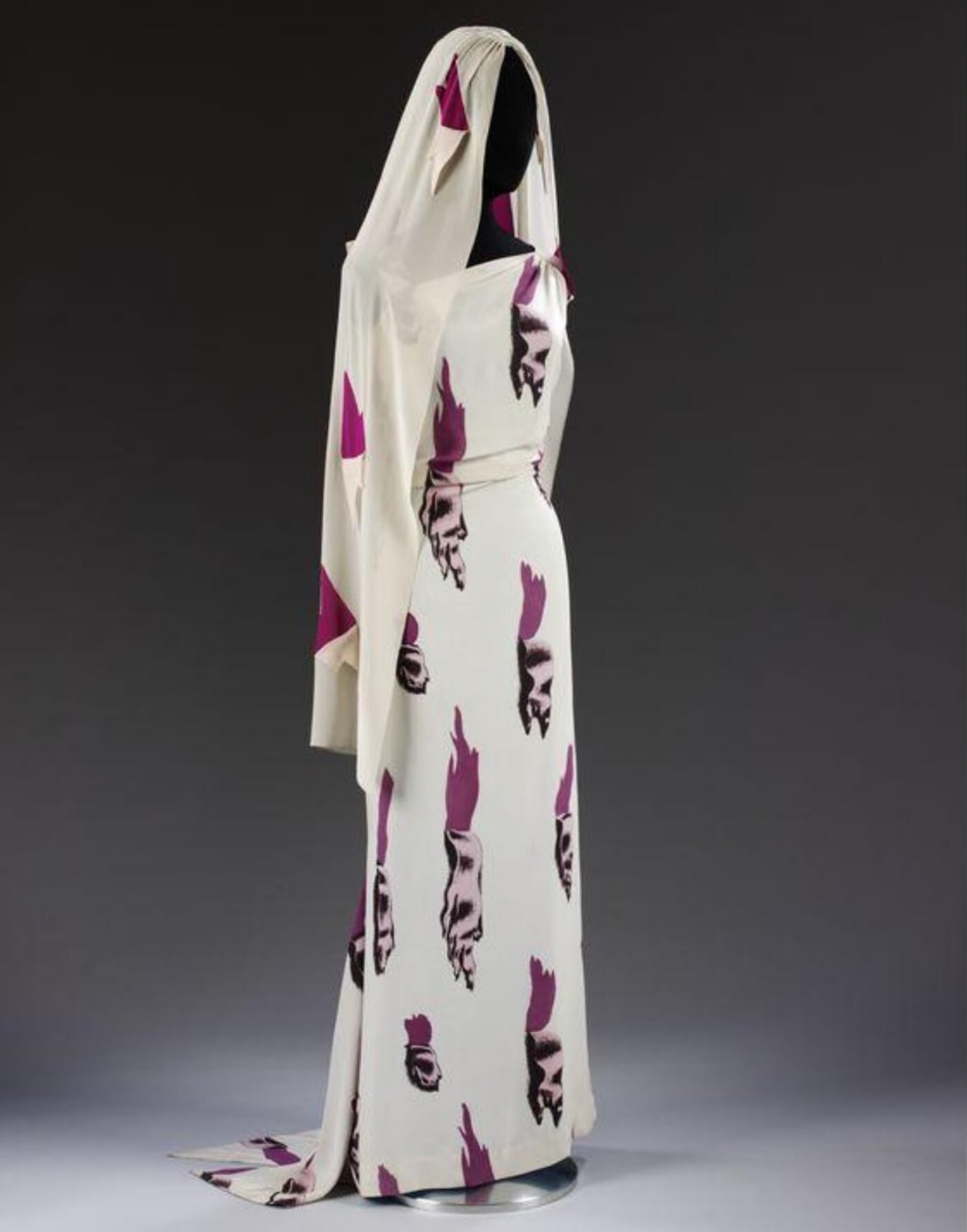 DidYouKnow this dress and veil by Elsa Schiaparelli was created using the print, ‘Tears,’ by her friend Salvador Dalí? The pattern, reminiscent of torn flesh is emblematic of Dalí’s bizarre and gothic style. Learn more:
