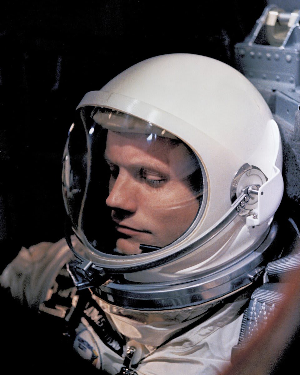 It's Neil Armstrong's birthday today! Armstrong is best known as the first person to set foot on the Moon, but he also worked as an administrator, research pilot, and engineer over the course of his long @NASA career. Visit our photo gallery: