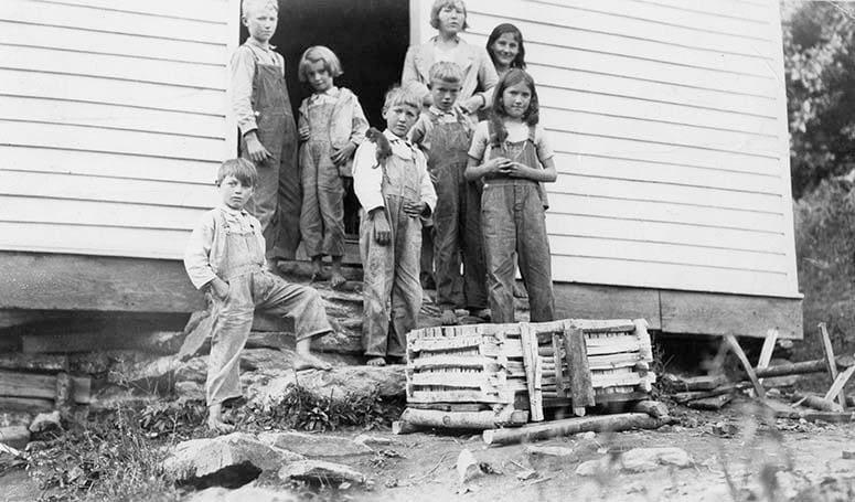 1920s school kids (some with pet squirrels), North Carolina