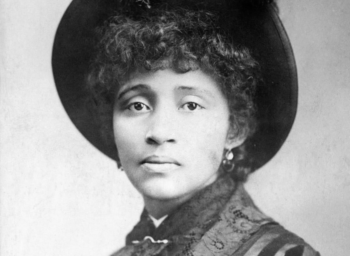 OtD 17 Jan 1915 @IWW organiser Lucy Parsons led a march against hunger and unemployment in Chicago. It was during this protest that famous union hymn "Solidarity Forever" was completed by Ralph Chaplin. More IWW music in this great book: