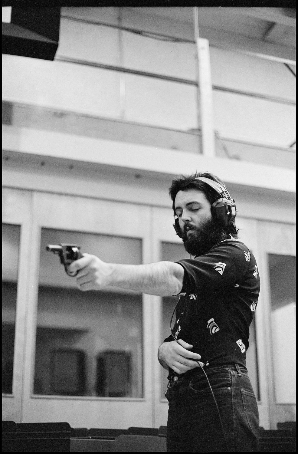 PsBattle: Paul McCartney with a gun