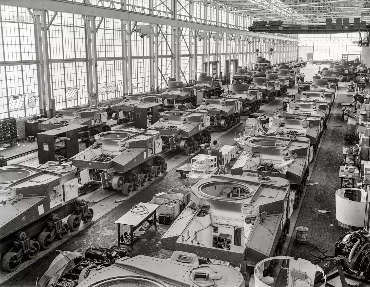The new 1941 Chrysler! M-3 Lee tanks during assembly in the Chrysler tank arsenal near Detroit, MI, Aug 1941