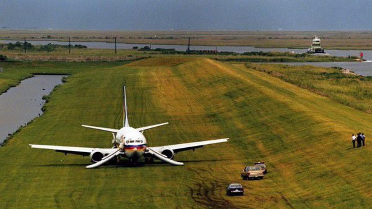 A 737-300 (Taca Airlines flight 110) successfully makes a dead-stick landing on a grass levee after both engines flamed-out in a thunderstorm (May 1988)