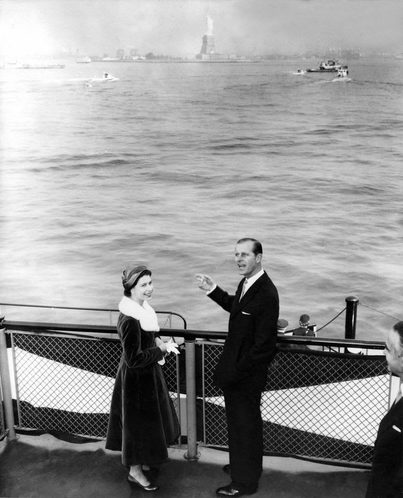 Today we remember Queen Elizabeth II, whose 70-year reign was the longest in British history. The Queen graced New York City three times during her reign — in 1957, 1976, and 2010. Here is a snapshot from her trip in 1957 near the Statue of Liberty. 📸