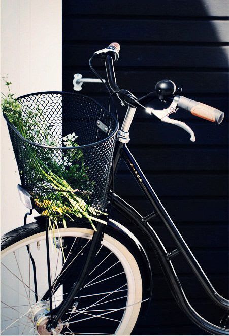 Black bike style with basket and white wheels. See more stylish women on bikes at melisinestudio.com and @melisinestudio o… | Black bike, Bicycle, Beautiful bicycle