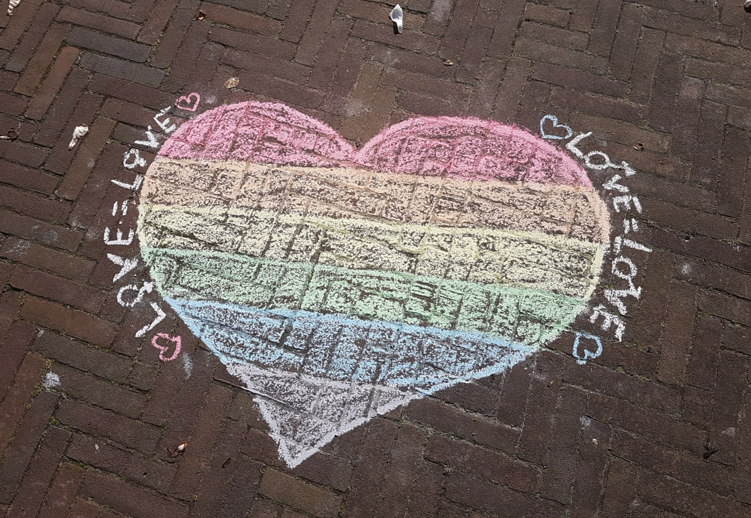 On April 1st 2001, the Netherlands was the first country to legalise same-sex marriage. (So I made this chalk drawing on the sidewalk yesterday ♡)