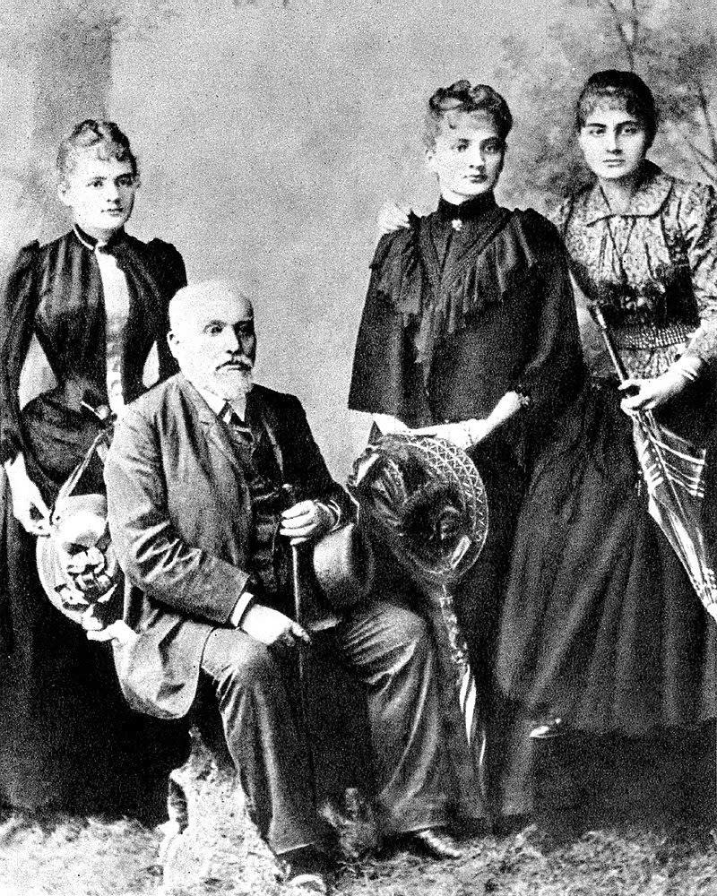Marie Curie (on the left, then still Skłodowska) with her father Władysław and her sisters, Bronisława and Helena. Poland, 1890.