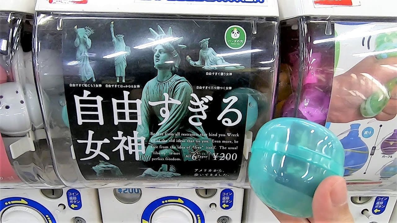 Statue of Too Much Liberty and The Non Thinker Gashapon