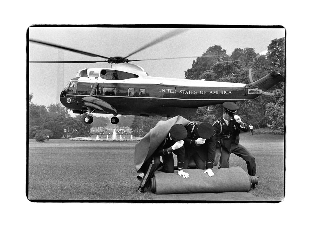 Richard Nixon Leaving the White House, Washington, D.C., 1974. Photograph © Annie Leibovitz. From ‘Annie Leibovitz At Work’