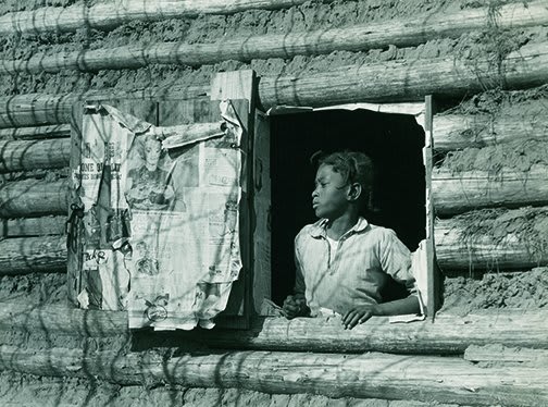 The 20th-century evolution of photography is traced by the 125+ exhibitors at #AIPAD2018. Mark your calendar for April 5-8, Pier 94, NYC. https://t.co/xlB3DOPzlA 📷 Arthur Rothstein, Girl at Gee’s Bend Alabama, 1937, Courtesy Richard Moore Photographs,