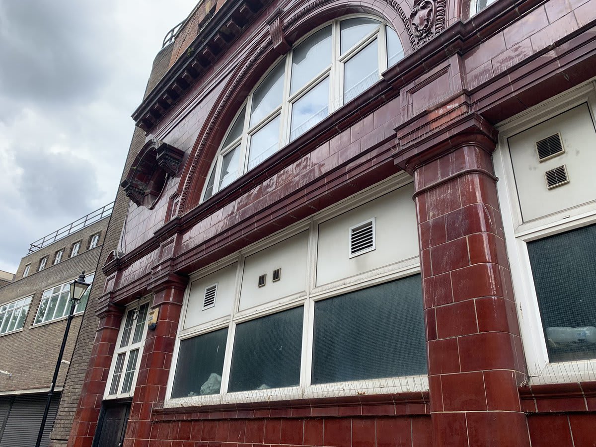 Fascinating @ltmuseum Hidden London virtual tour of Brompton Road - a station with a short existence as a passenger stop but a very intriguing afterlife! All expertly led by Dave. A picture of the station below from one of my London walks