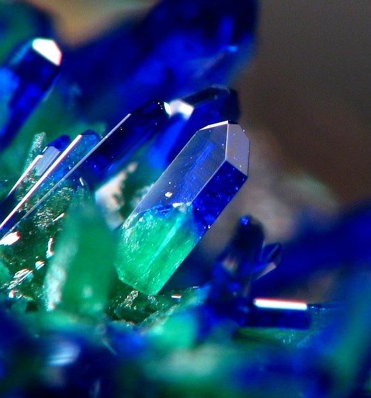 藍銅鉱(アズライト)：Azurite : 宝石や鉱物のきれいな原石写真まとめ - NAVER まとめ
