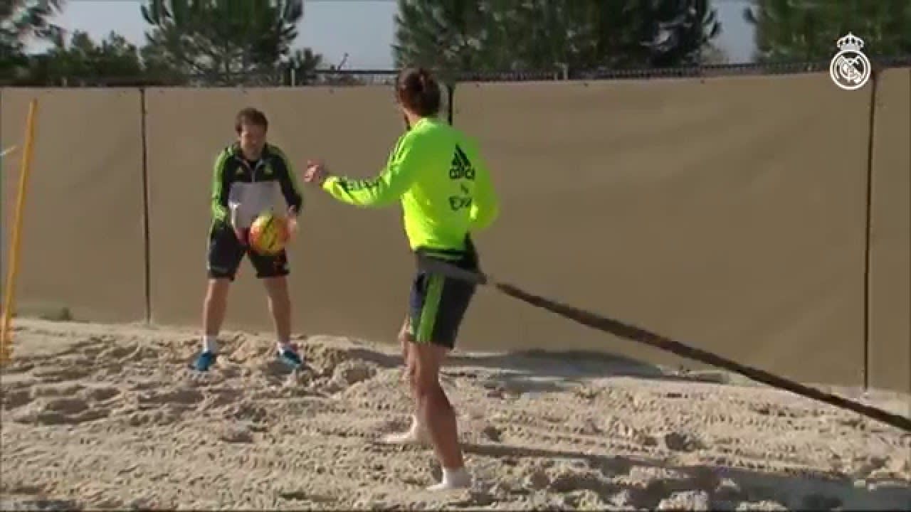 Watch Gareth Bale continue his recovery in the sand at Ciudad Real Madrid!