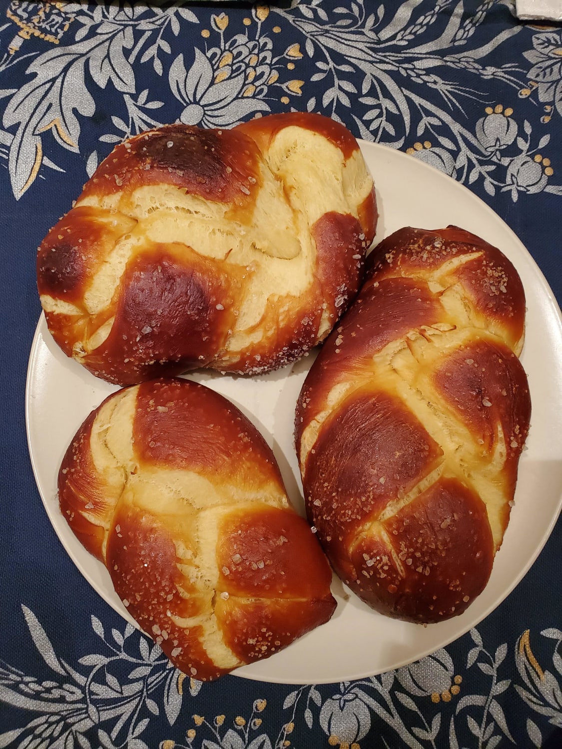 [Homemade] pretzel challah bread
