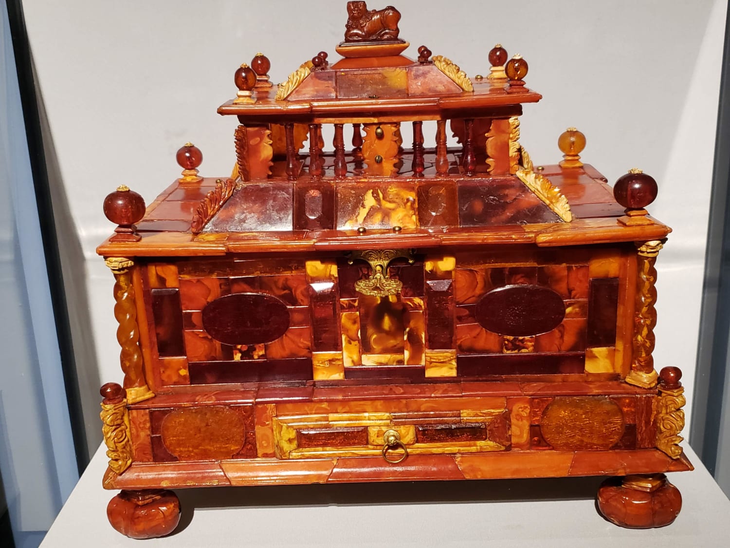 Amber casket attributed to Michel Redlin, an amber carver of Danzig (Gdansk), c 1680. Metropolitan Museum of Art collection